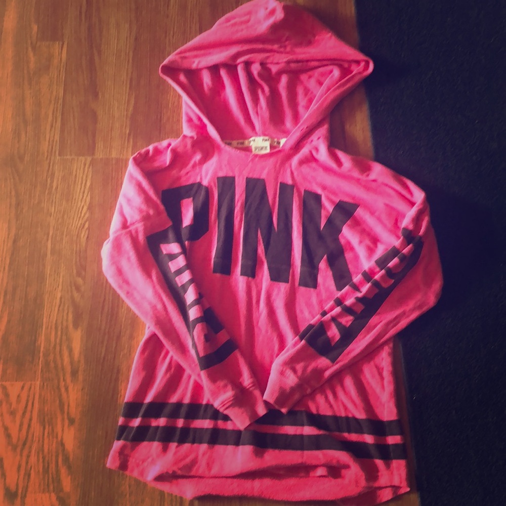 Vs pink hoodie XS but can fit a medium